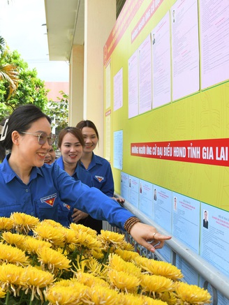 Thanh niên miền núi góp sức vào cuộc bầu cử