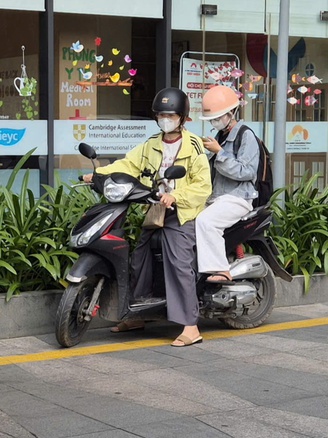 Giá xăng cao, 'đi chung xe' bỗng nhiên hot trở lại