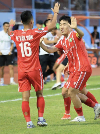 Xuân Trường tỏa sáng, Trường Tươi Đồng Nai thắng Khánh Hòa trận ‘siêu kinh điển’: Hiên ngang tốp 1