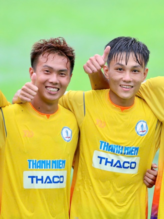 Trường ĐH Đồng Tháp được thưởng nóng: 'Lửa' miền Tây cháy trong cơn mưa nặng hạt