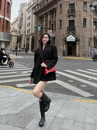 Sải bước cùng bốt cổ cao chuẩn phong cách đường phố