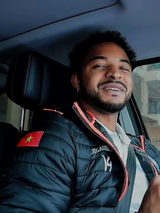 Xuân Son lần đầu đi bầu cử ở Việt Nam: ‘Tôi vô cùng tự hào’