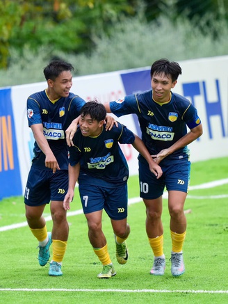 Trường ĐH Quy Nhơn 0-4 Trường ĐH Công nghệ TP.HCM: Tấm vé cuối cùng xứng đáng!