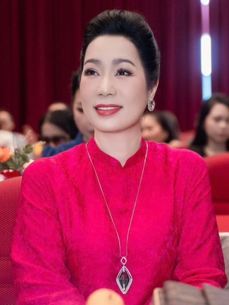 NSND Trịnh Kim Chi học tiến sĩ, hôn nhân viên mãn ở tuổi 55