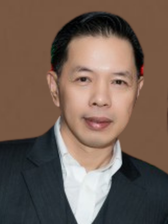 Thái Hòa được vợ trẻ 'tháp tùng', chăm sóc tại sự kiện