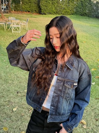 Làm mới phong cách mỗi ngày bằng những thiết kế denim cá tính