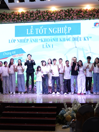 Lăng kính diệu kỳ của những bệnh nhi ung thư