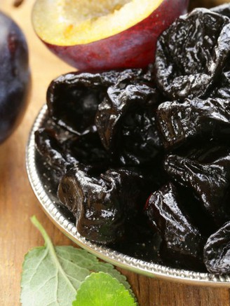 Bật mí công dụng không ngờ của quả mận khô