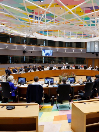 EU ra điều kiện thực thi ưu đãi thuế quan với Mỹ