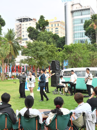 Mê mệt với lễ hội vừa sôi động, lại rất… chill