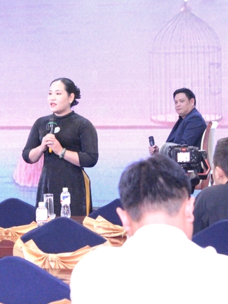 'Cha mẹ muốn con theo nghề mình nhưng về nhà là nói xấu đồng nghiệp'