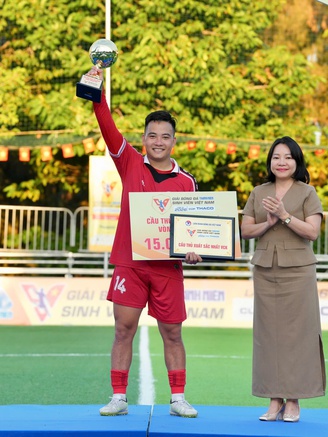 Tiền vệ tài hoa người Hà Tĩnh xuất sắc nhất VCK TNSV THACO cup 2026