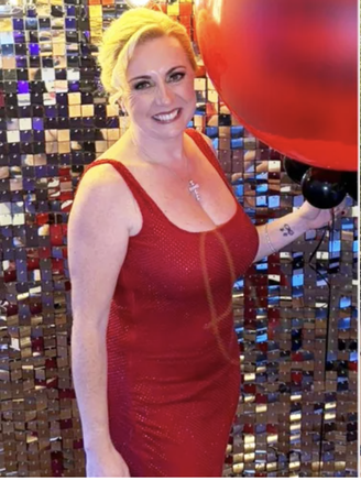 Mở tiệc ăn mừng ly hôn, người phụ nữ nói 'đáng hơn đám cưới'