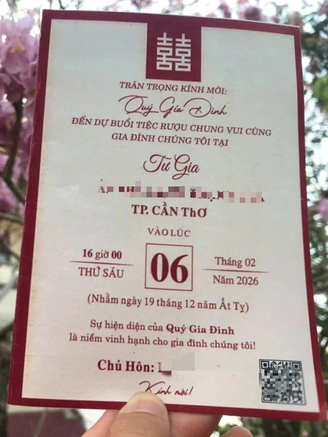 Bạn nghĩ gì khi thiệp mời cưới in hẳn mã QR chuyển khoản?