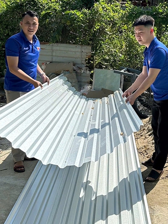 Những mái nhà ấm lại từ bàn tay người trẻ