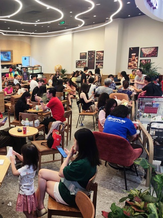 Ngày thời tiết oi ả, những địa điểm 'trốn nóng' này chật kín người