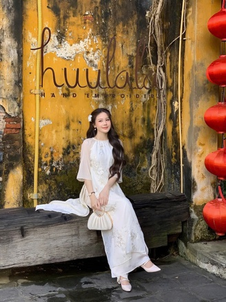 Hóa nàng thơ mùa hạ chỉ với chiếc kẹp tóc hoa