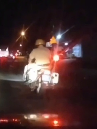 CSGT Tây Ninh mở đường, đưa người phụ nữ nghi bị tai biến đi cấp cứu