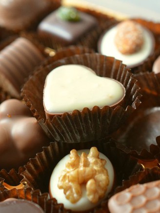 Bị tiểu đường nên ăn sô cô la đen hay sữa để tốt cho sức khỏe?