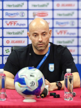 HLV Bangladesh nói 'sốc' về đội tuyển Việt Nam, tin trận gặp Malaysia sẽ...