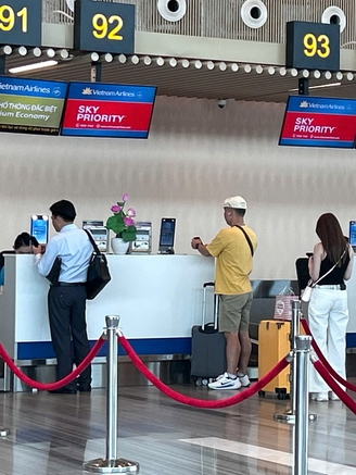 Nghỉ lễ 30.4 - 1.5: Giới trẻ 'quay xe' vì vé máy bay tăng, lo hủy chuyến