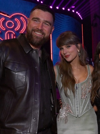 Taylor Swift khoe được hạnh phúc, tự do khi ở bên Travis Kelce