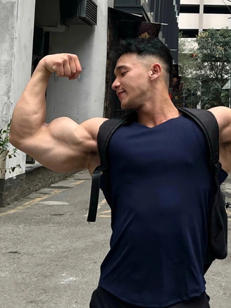 Ai cũng muốn gầy đi, riêng chàng trai 22 tuổi quyết tăng 40kg
