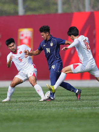 Thủ môn Cao Văn Bình rực sáng, U.23 Việt Nam vẫn thua U.23 Thái Lan vì thủng lưới giây 22