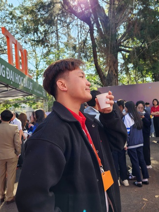 Vừa uống cà phê Đà Lạt vừa... biết thông tin thi tốt nghiệp THPT 2026