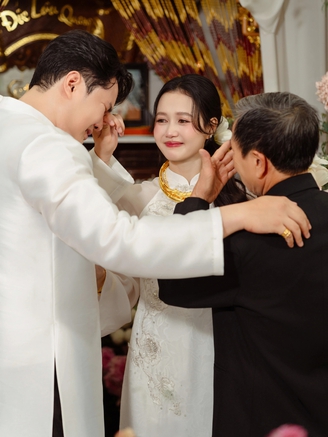 Diễn viên Nhung Gumiho bật khóc trong lễ vu quy với chồng nhạc sĩ