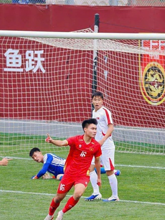 HLV Đinh Hồng Vinh: U.23 Việt Nam trẻ trung nhưng sẵn sàng đánh bại U.23 Thái Lan