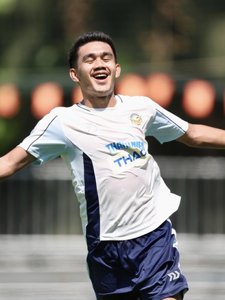 Người hùng Trường ĐH Svay Rieng xúc động với phần thưởng đặc biệt