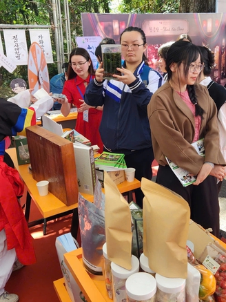 Gần 5.000 học sinh lớp 12 'hít thở' không khí đại học trước các kỳ thi lớn