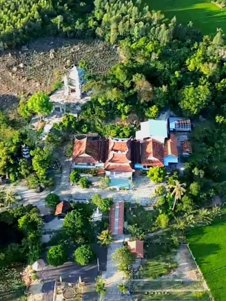 Khám phá ngôi chùa bên núi A Mang với hơn 500 mộ cổ