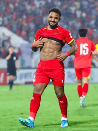 Màn ăn mừng 'đanh đá' của Xuân Son, người xem rất sướng