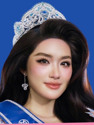 Hoa hậu Phan Phương Oanh 'bắn' 2 thứ tiếng, hé lộ gia thế sau đăng quang