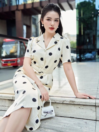 Rạng rỡ với váy họa tiết chấm bi cho những ngày giao mùa