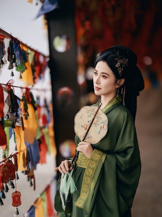 'Nữ thần cổ trang' TVB gây tiếc nuối khi rẽ hướng đóng phim ngắn