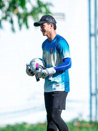 Cựu thủ môn từng dự U.20 World Cup lần đầu làm thầy ở giải sinh viên