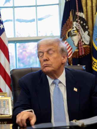 Tổng thống Trump đối diện căng thẳng trong nước