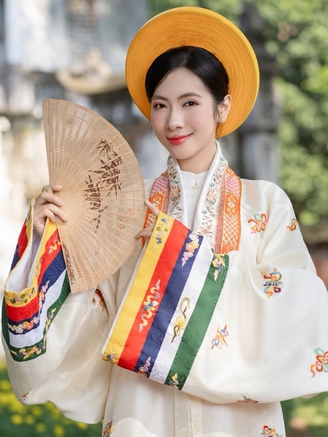 Ngày 8.3: Những 'bông hoa' gen Z xinh đẹp, giỏi giang