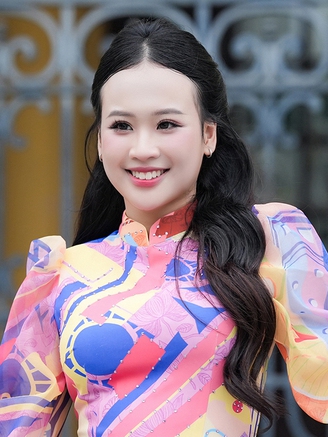 Cuộc sống của nữ sinh 17 tuổi giành giải nhất Tiếng hát Hà Nội