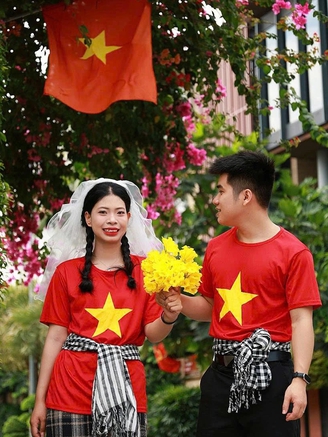 Bộ ảnh cưới đặc biệt của cặp đôi nên duyên nhờ... đi nhặt rác