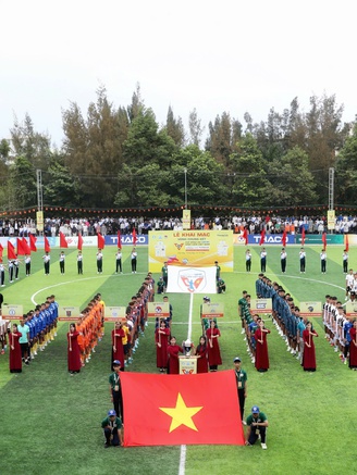 Bầu không khí lễ hội tưng bừng trong ngày khai mạc TNSV THACO cup 2026