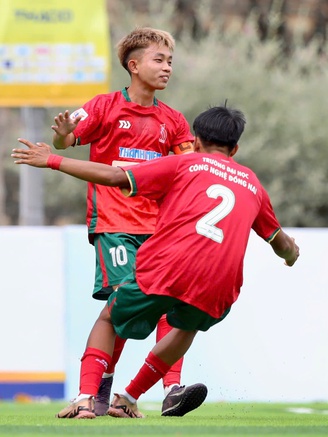 Trường ĐH Sư phạm TP.HCM 0-2 Trường ĐH Công nghệ Đồng Nai: Ra quân thuận lợi