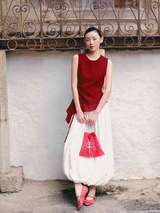 Họa tiết chấm bi trở lại ‘ngôi đầu’ xu hướng xuân hè 2026