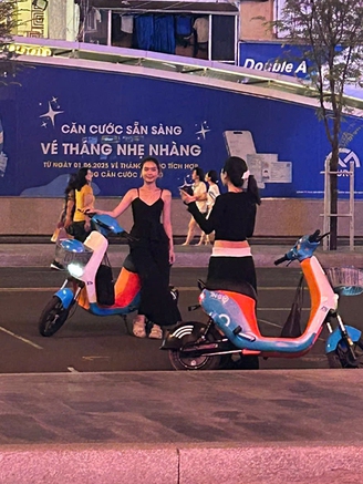 Người trẻ đang dần 'phải lòng' giao thông công cộng