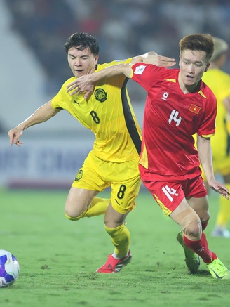 Hoàng Đức bị quá tải sau trận đội tuyển Việt Nam thắng Malaysia, tạm hạn chế hoạt động khớp gối