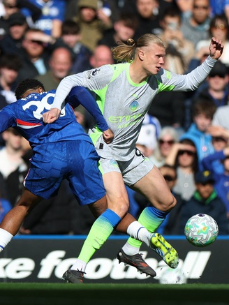 Man City phả hơi nóng lên Arsenal nhờ thắng đậm Chelsea, Tottenham chính thức 'lâm nguy'