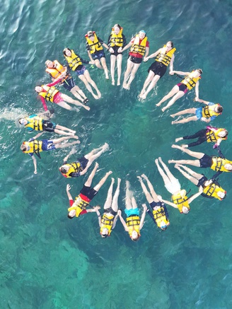 Nắng nóng, đông nghịt khách đổ về Mân Thái chèo SUP từ 5 giờ sáng